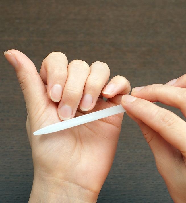 jak piłować paznokcie