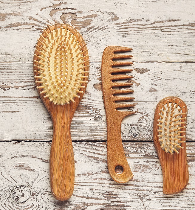 jak umyć szczotkę do włosów